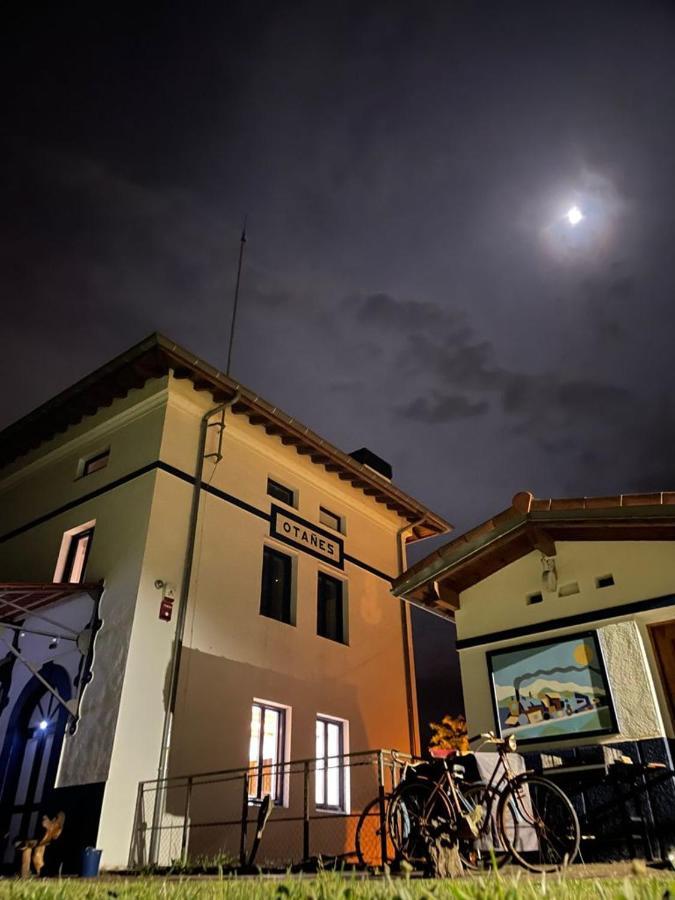 Castro Urdiales - La Vieja Estacion - Cerca De Bilbao Guest House Ngoại thất bức ảnh