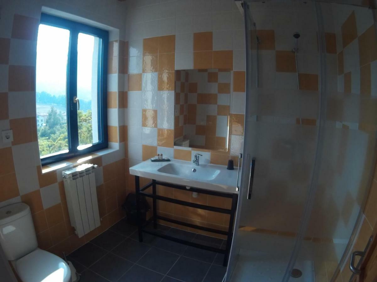 Castro Urdiales - La Vieja Estacion - Cerca De Bilbao Guest House Ngoại thất bức ảnh