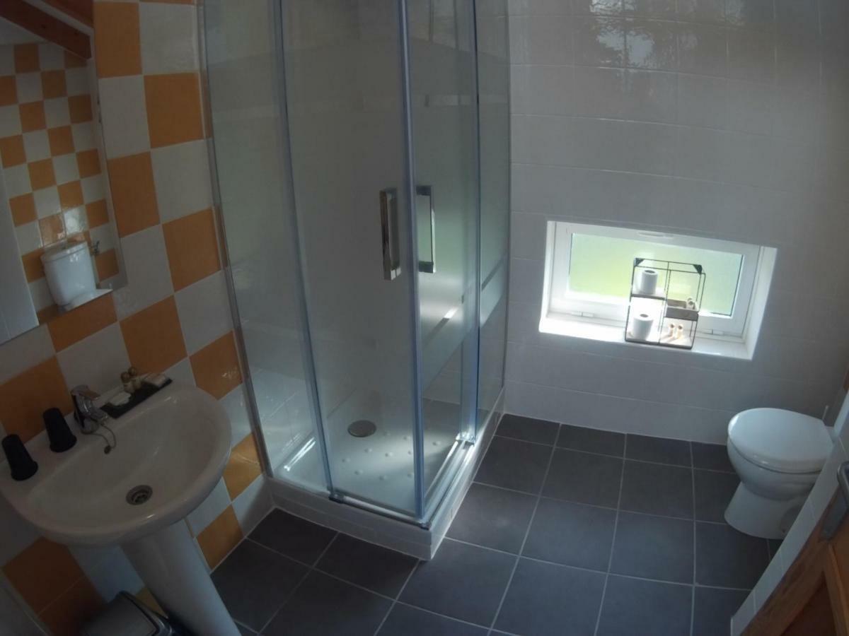 Castro Urdiales - La Vieja Estacion - Cerca De Bilbao Guest House Ngoại thất bức ảnh
