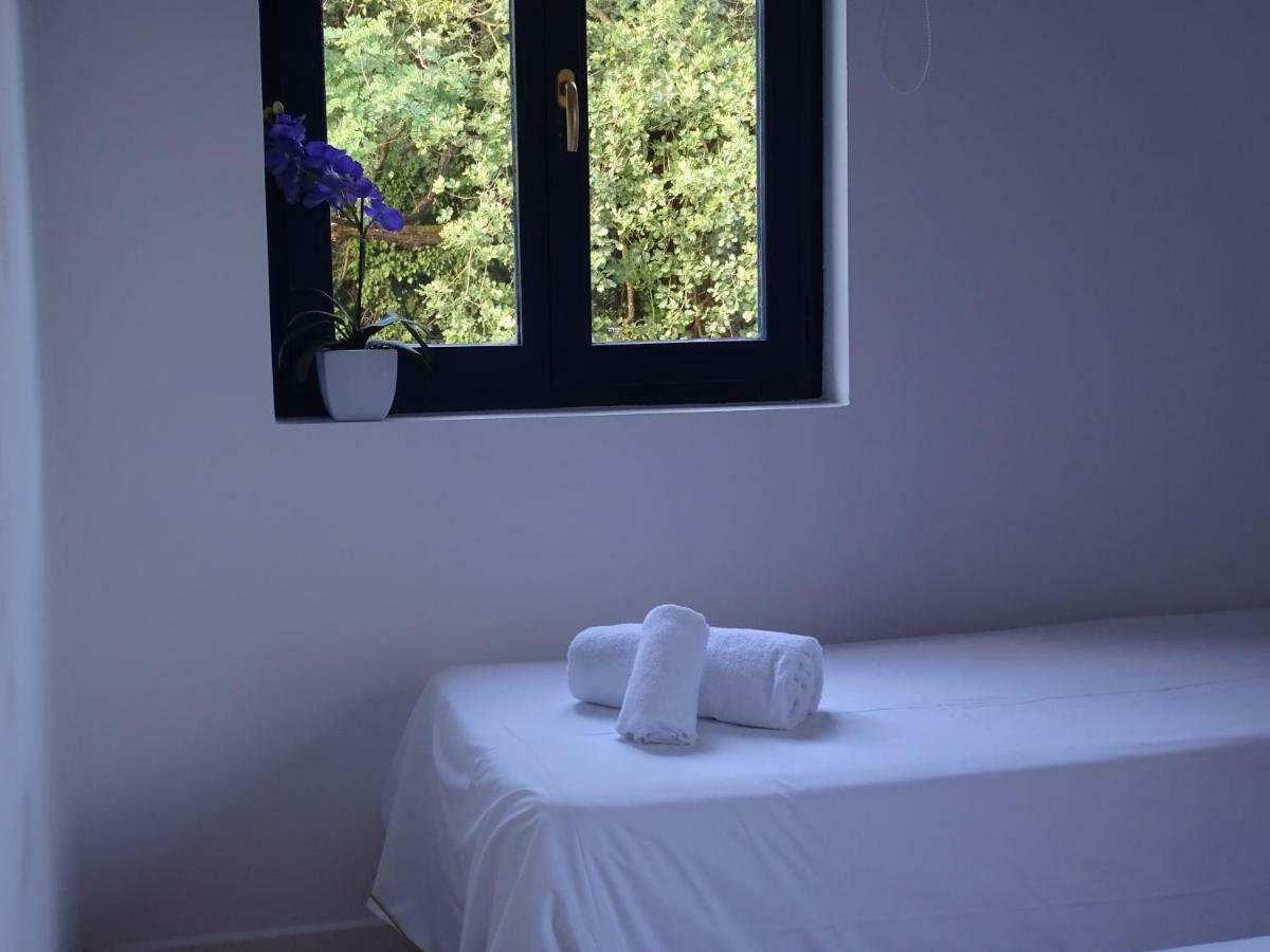 Castro Urdiales - La Vieja Estacion - Cerca De Bilbao Guest House Ngoại thất bức ảnh